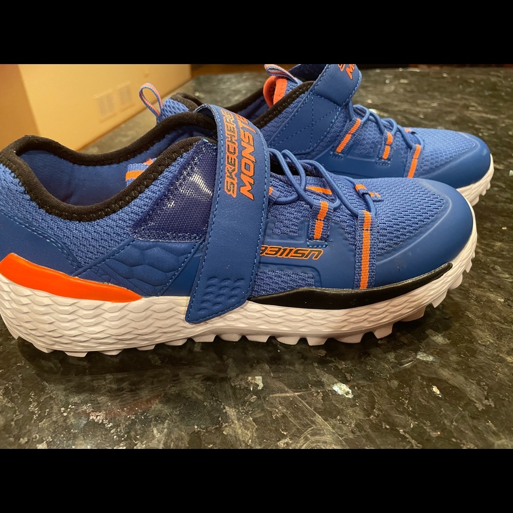 Big Boys size 4, Sketchers Monster athletic shoes